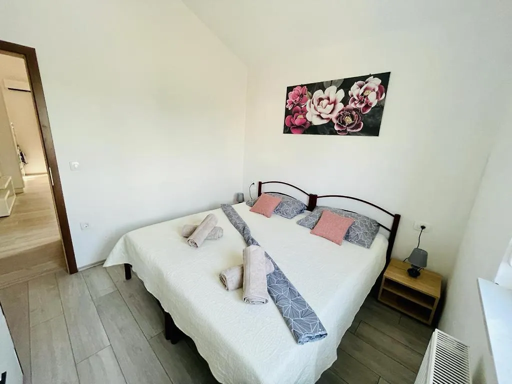 Apartman Tina Murvica  0*, Murvica (Policnik)